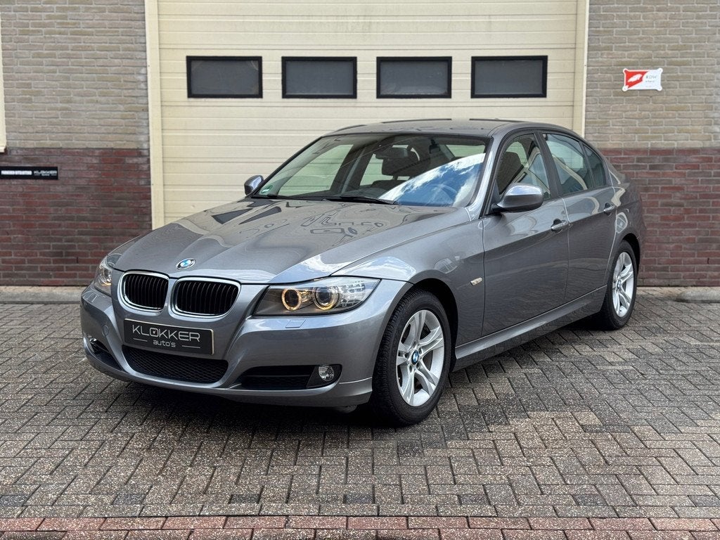 BMW 3-serie 320i Luxury Line Navi|Leder|PDC|Clima|Cruise, Achterwielaandrijving, Zwart, 4 cilinders, Bedrijf