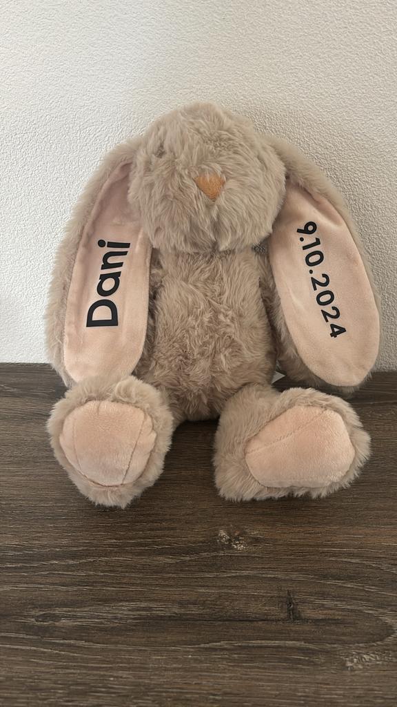 Geboorteknuffel konijn met naam en geboortedatum, Konijn, Ophalen of Verzenden, Zo goed als nieuw, Middelgroot (20 tot 80 cm)