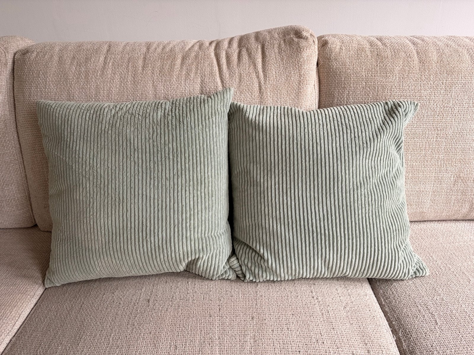 2x IKEA ASVEIG ribfluwelen kussens, mintgroen, Inclusief binnenkussen, IKEA, Vierkant, Ophalen of Verzenden