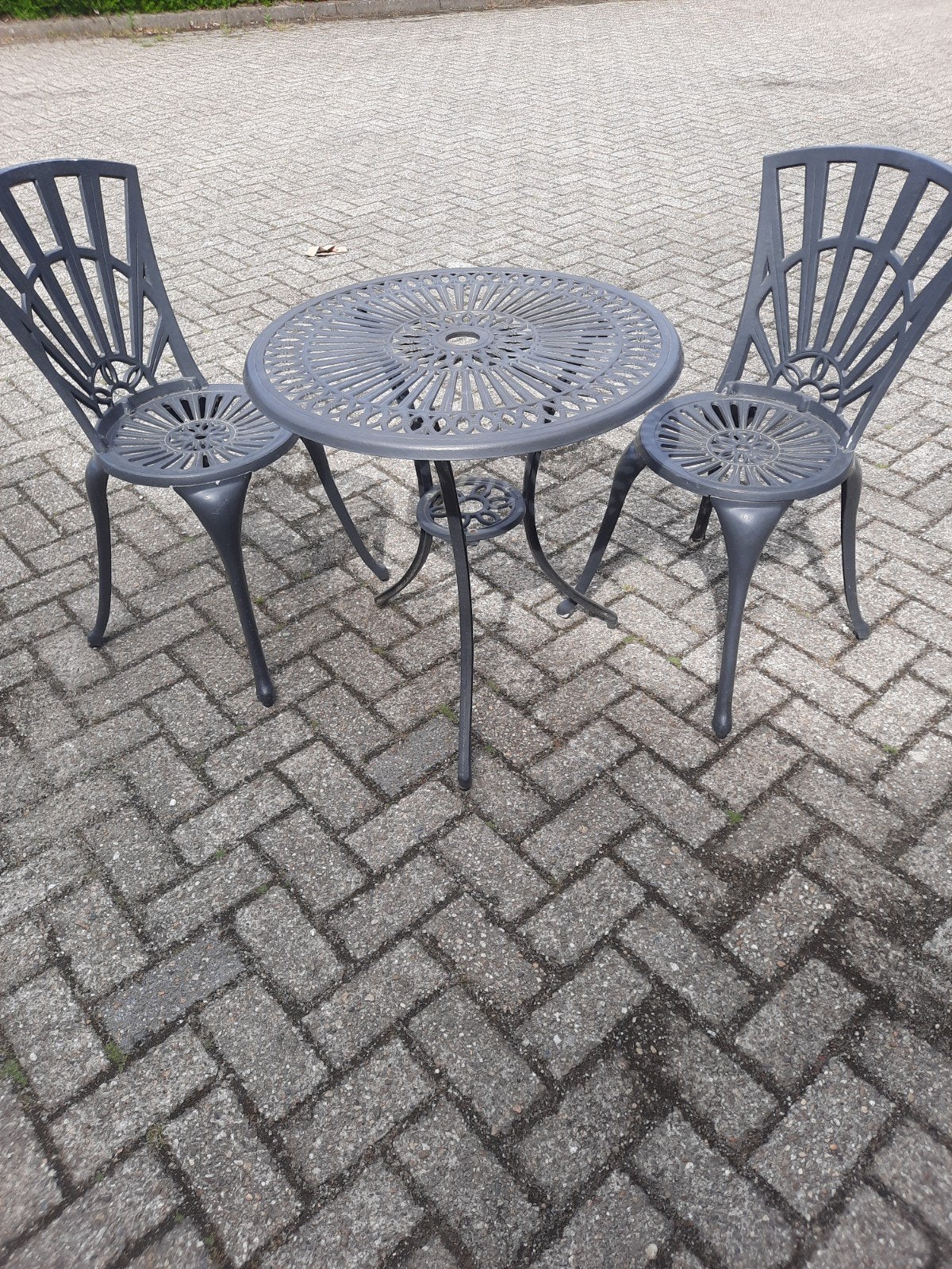 Mooi  tafeltje met twee stoeltje  metaal, Tuin en Terras, Ophalen of Verzenden, Overige materialen, 2 zitplaatsen