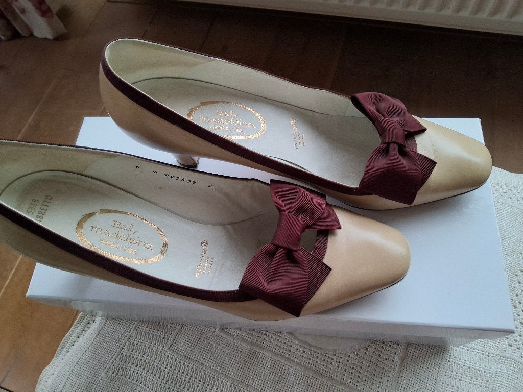 Bally damesschoenen met hak, heel feestelijk, Pumps, Beige, Ophalen of Verzenden, Bally