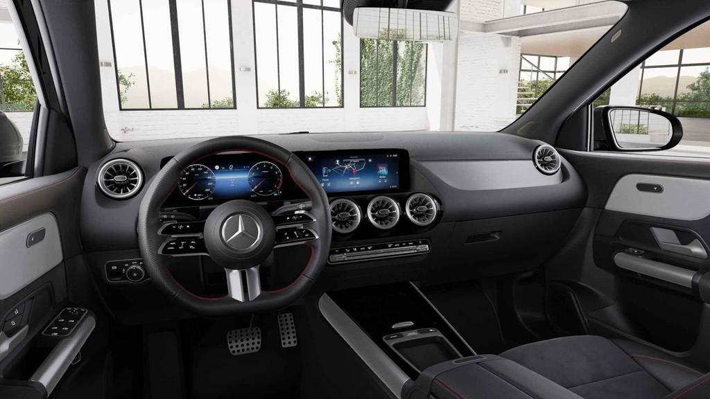 Mercedes-Benz GLA-klasse 180 AMG Line | Panoramaschuifdak |, Auto's, Gebruikt, 4 cilinders, Zwart, Origineel Nederlands