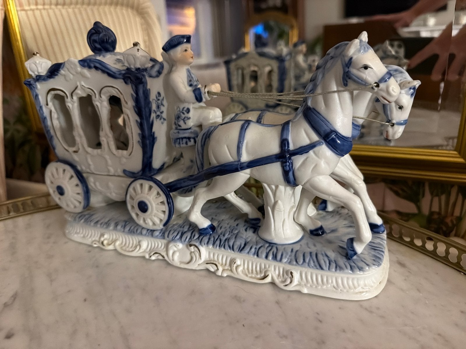 Antieke porseleinen koets met paarden, Delfts blauw stijl, Ophalen of Verzenden