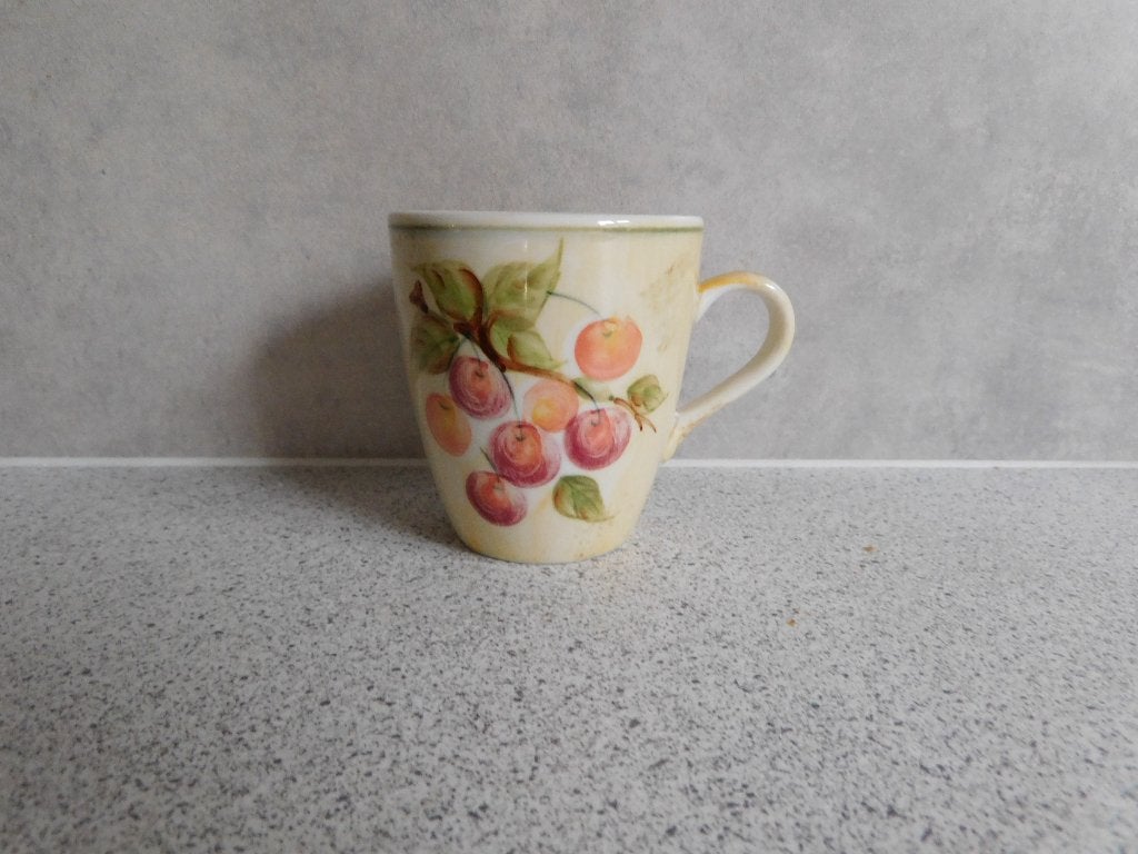 Senseo mok 130 ml. Kersen Vic's Handpainted - 130 ml, Huis en Inrichting, Overige merken, Keramiek, Zo goed als nieuw, Overige stijlen