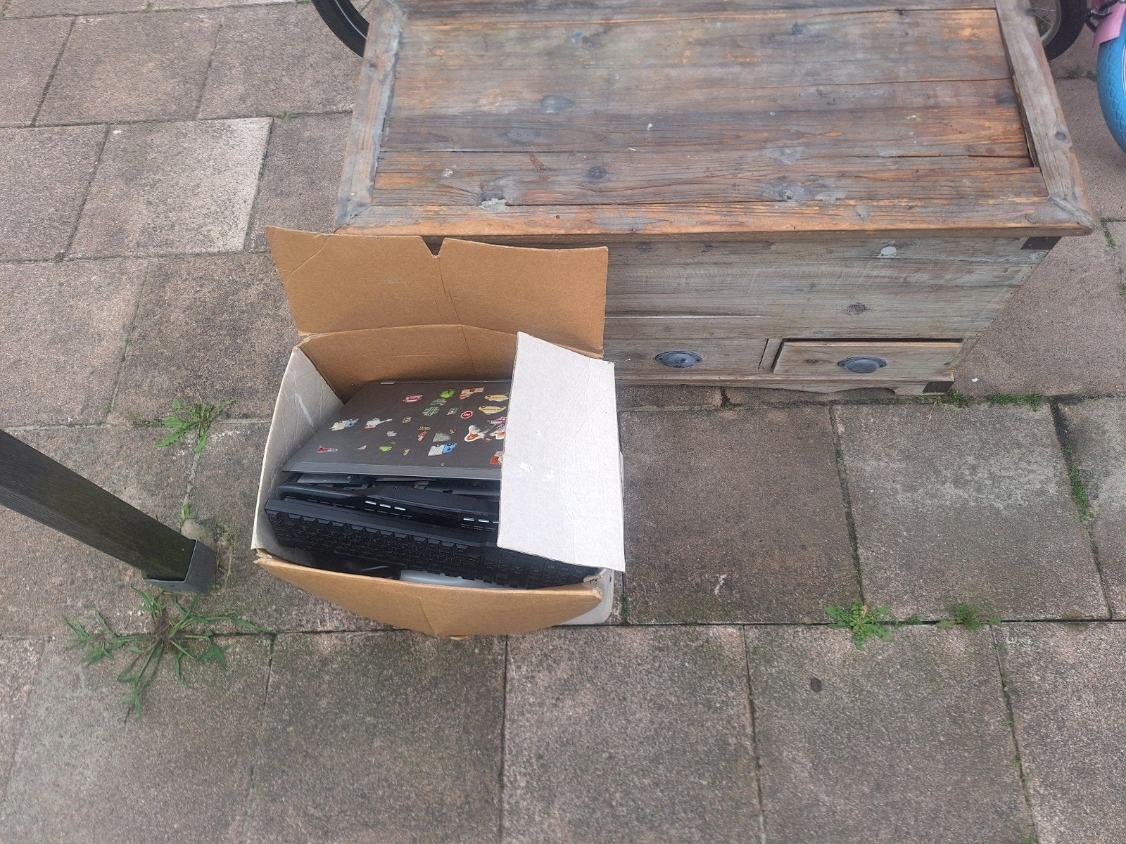 Gratis salontafel met opbergruimt en pc accecoires, Ophalen, Gebruikt, Hout