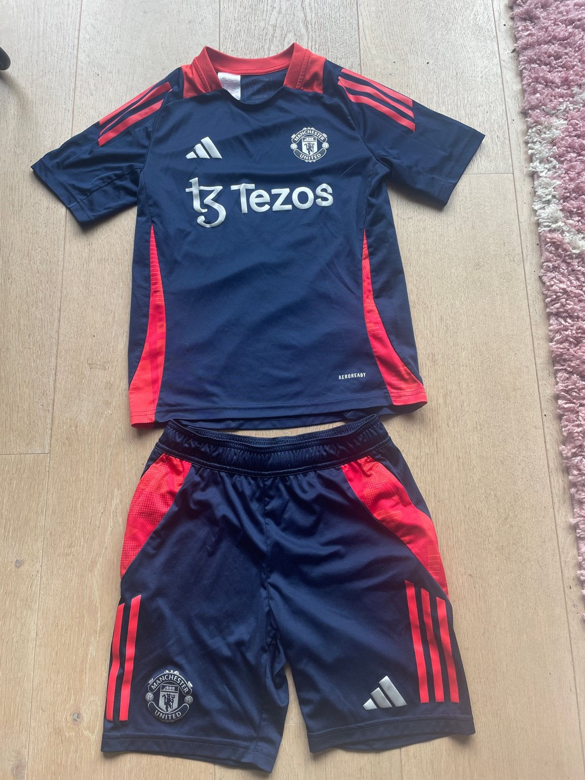 Adidas Manchester United tenue - Maat 152 (11-12 jaar), Ophalen of Verzenden, Zo goed als nieuw, Jongen of Meisje, Setje