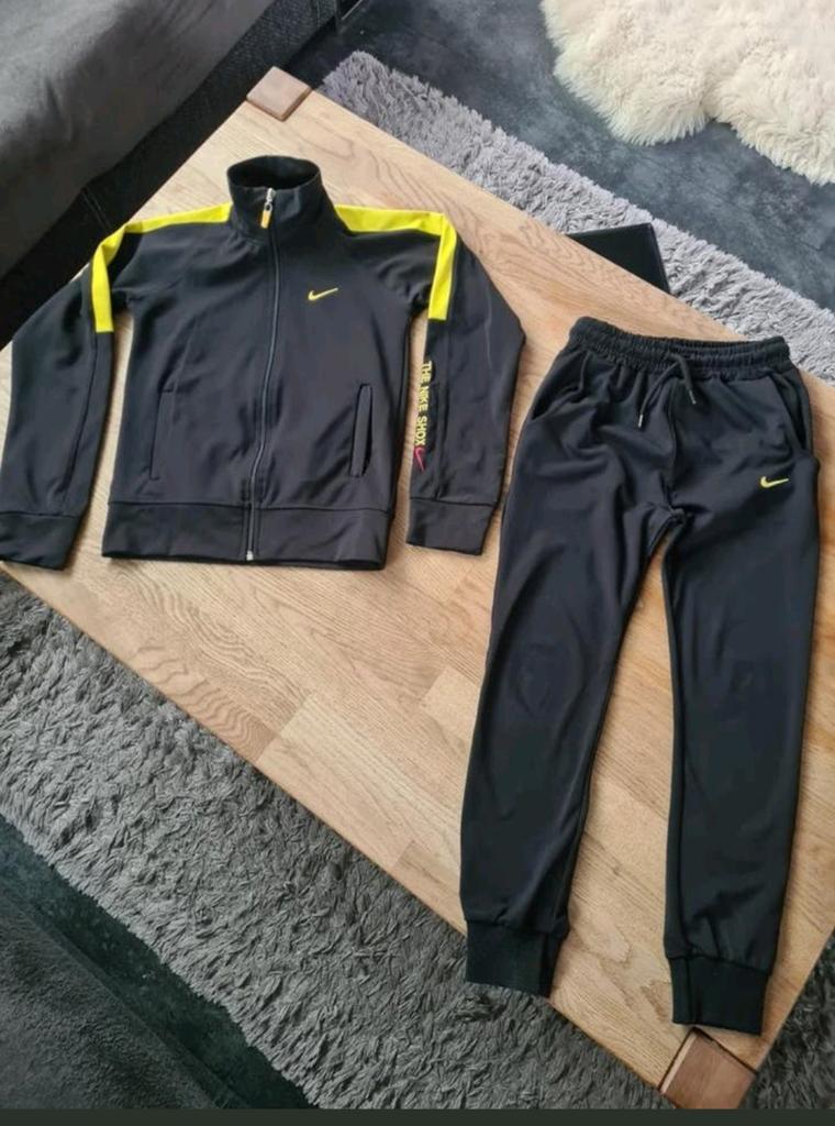 Nike trainingspak maat 134-140, Kinderen en Baby's, Kinderkleding | Maat 134, Gebruikt, Sport- of Zwemkleding, Ophalen of Verzenden