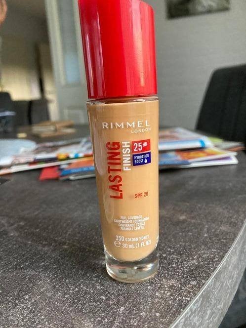 Rimmel Foundation, Ophalen of Verzenden, Nieuw, Beige, Gehele gezicht