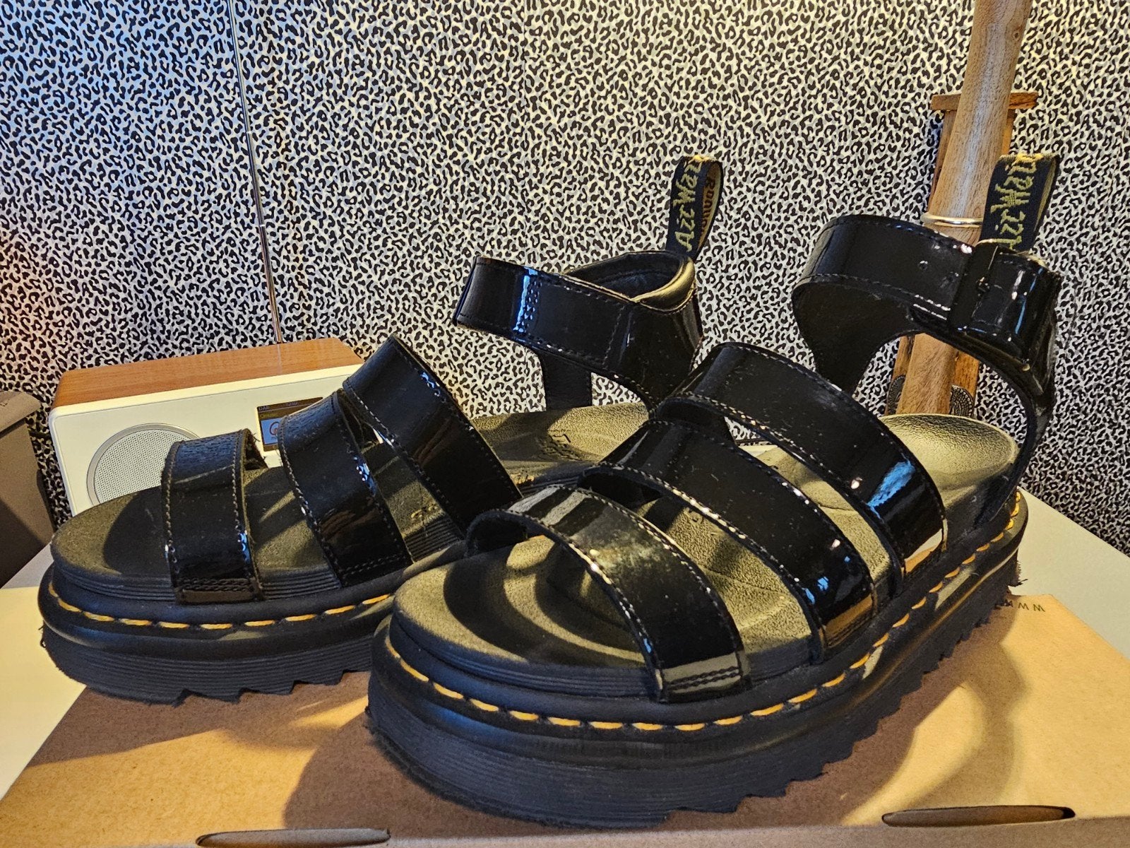 DR MARTENS BLAIRE; 38 ZGAN € 45,-, Kleding | Dames, Schoenen, Ophalen of Verzenden, Zo goed als nieuw, Zwart, Sandalen of Muiltjes