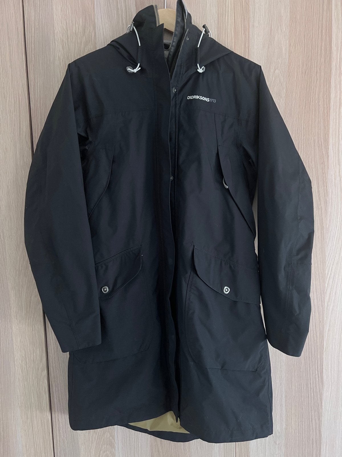 Didriksons Thelma Parka / Jas Maat 38 (M), Kleding | Dames, Jassen | Winter, Ophalen of Verzenden, Gedragen, Maat 38/40 (M), Zwart