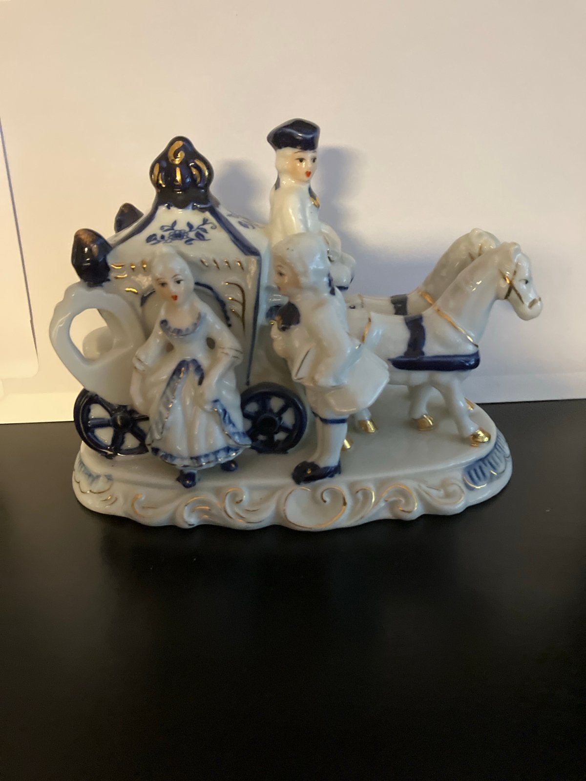 Antiek Porseleinen Koets met Paarden en Figuren, Ophalen of Verzenden