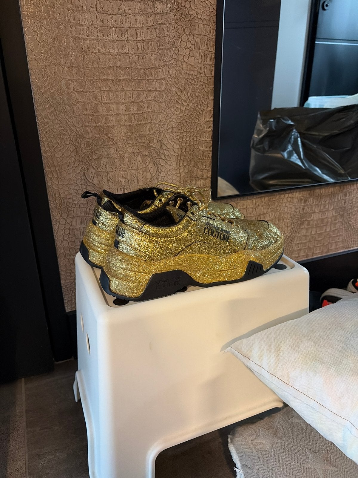 Versace Jeans Couture gouden glitter sneakers, Kleding | Dames, Ophalen of Verzenden, Zo goed als nieuw, Overige kleuren, Sneakers of Gympen