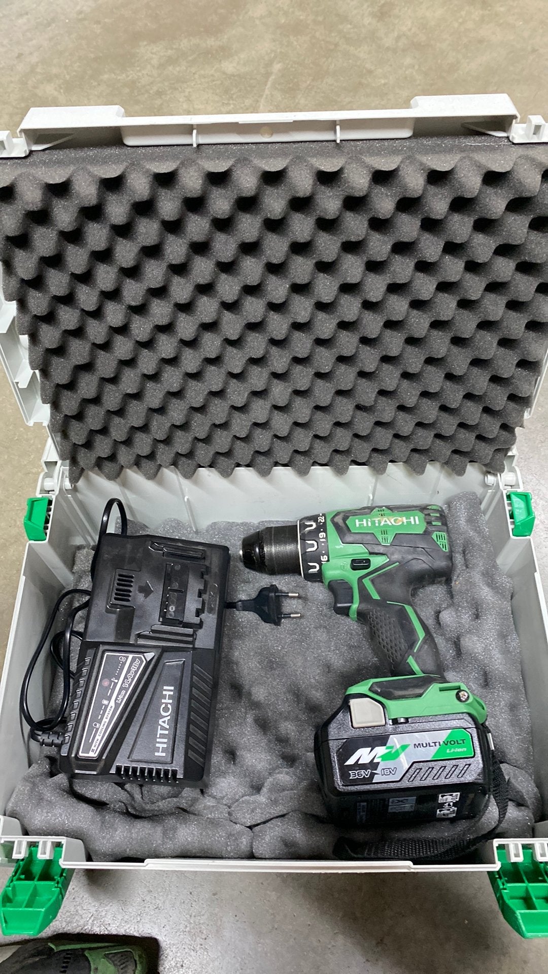 Hitachi DS18DBSL. In koffer met accu en lader, Ophalen of Verzenden, Zo goed als nieuw, Boor- en Schroefmachine, Variabele snelheid