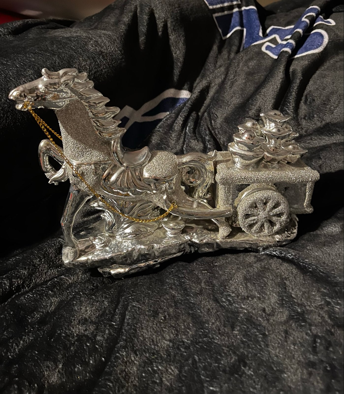 Zilverkleurig paard met kar decoratie, Huis en Inrichting, Gebruikt, Ophalen of Verzenden, Klassiek, Metaal