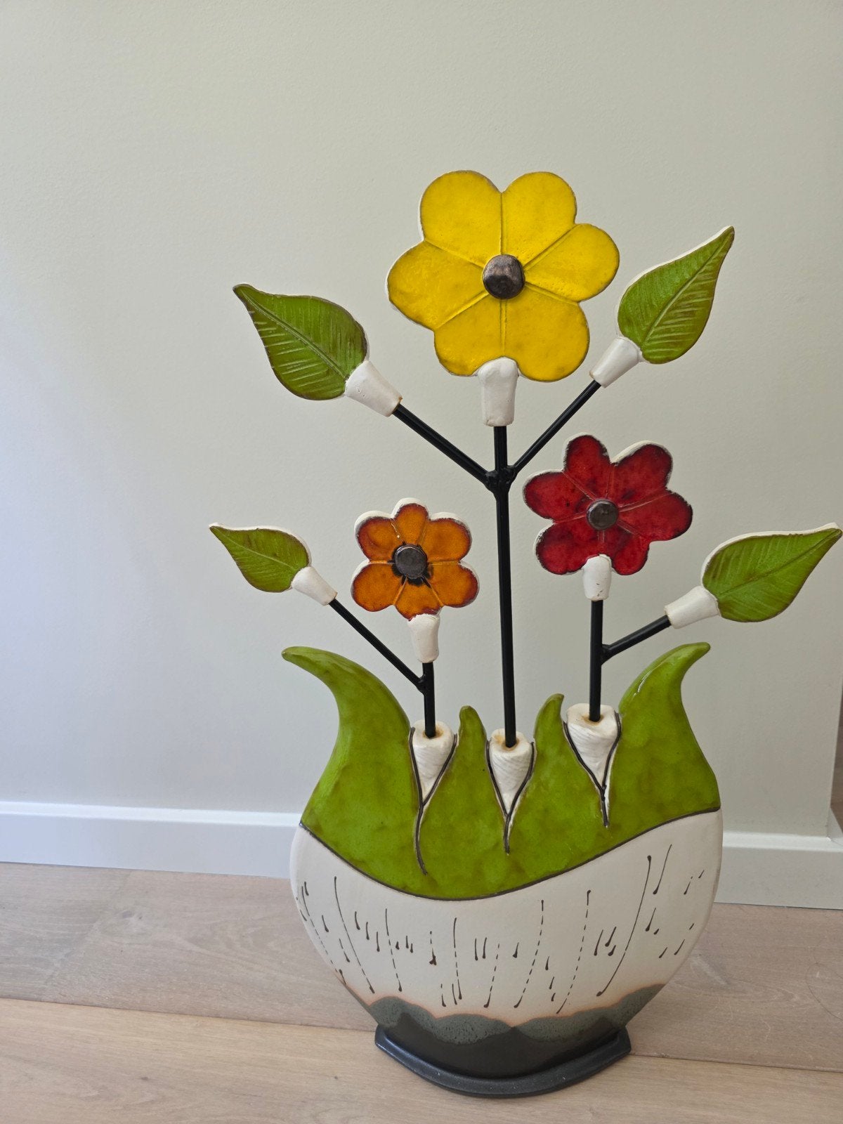 Keramieken vaas met bloemen Ed Meissenberg, Ophalen