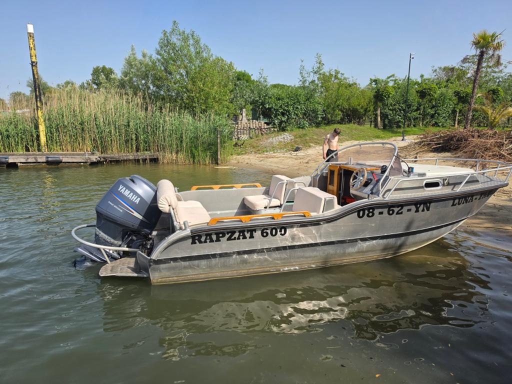 Aluminium Rapzat 600 Yamaha 150PK 4-takt., Benzine, Overige merken, Gebruikt, Buitenboordmotor