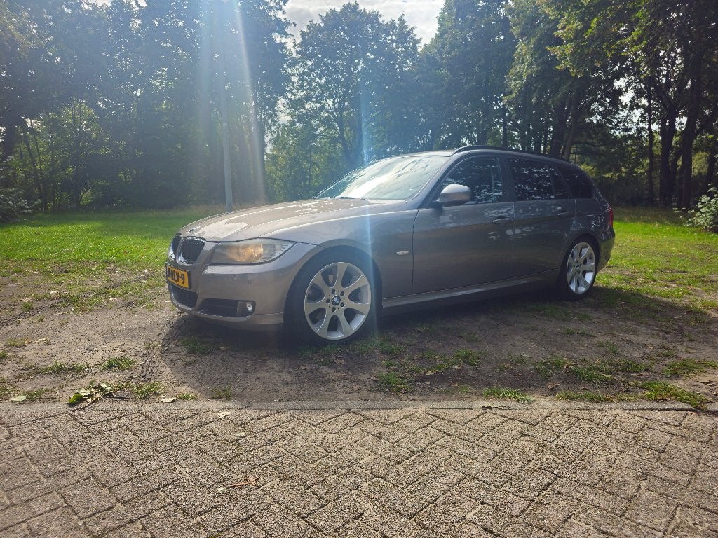 BMW 320i Touring (E91) 2010 | Goed onderhouden, 1995 cc, 4 cilinders, USB, Handgeschakeld