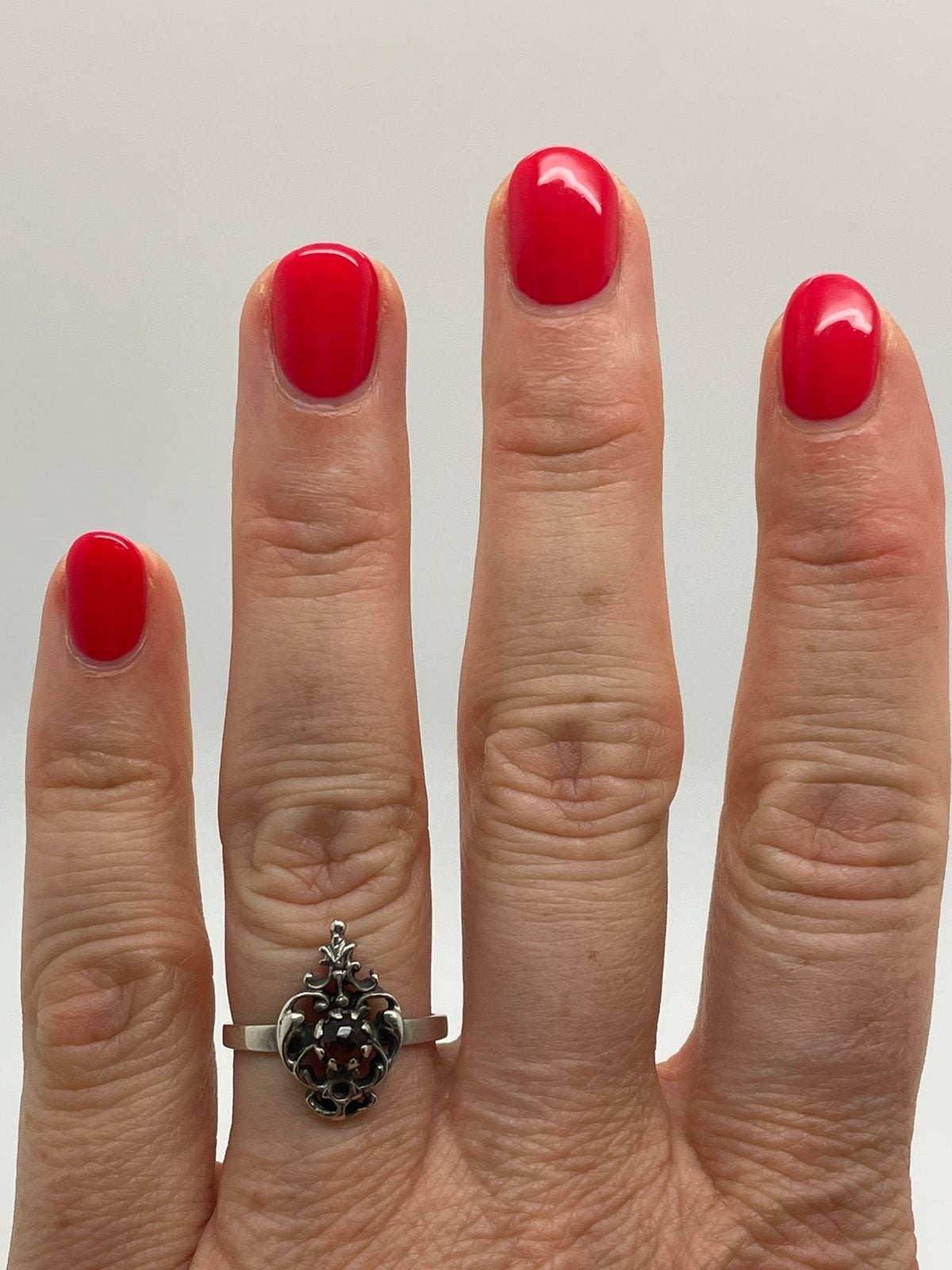 E330 Prachtige zilveren ring met granaat maat 17,5, Sieraden, Tassen en Uiterlijk, Antieke sieraden, Ophalen of Verzenden, Zilver