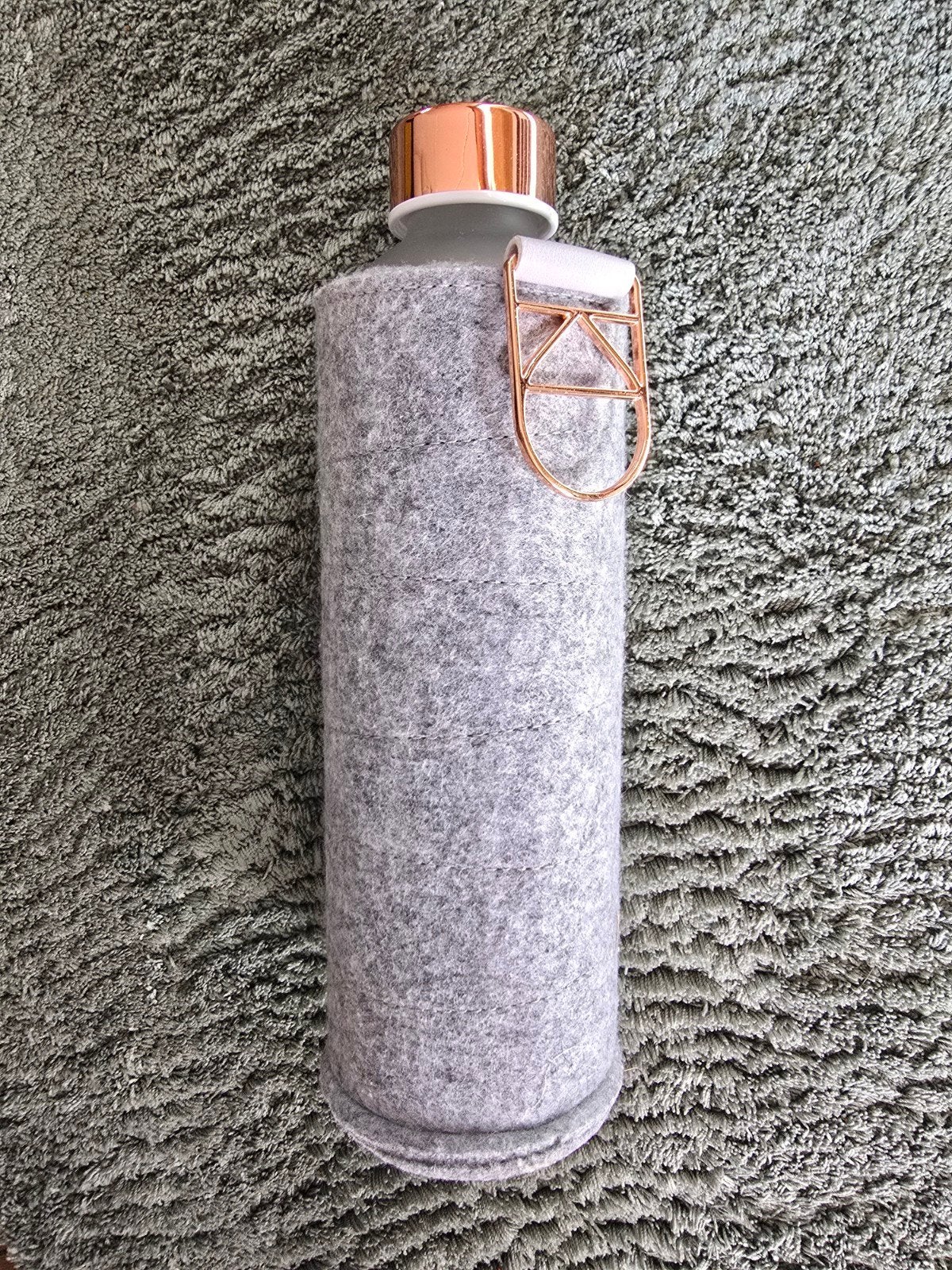 Equa rosé waterfles met vilten hoes - 750 ml, Ophalen of Verzenden, Zo goed als nieuw, Meerkleurig, Overige merken