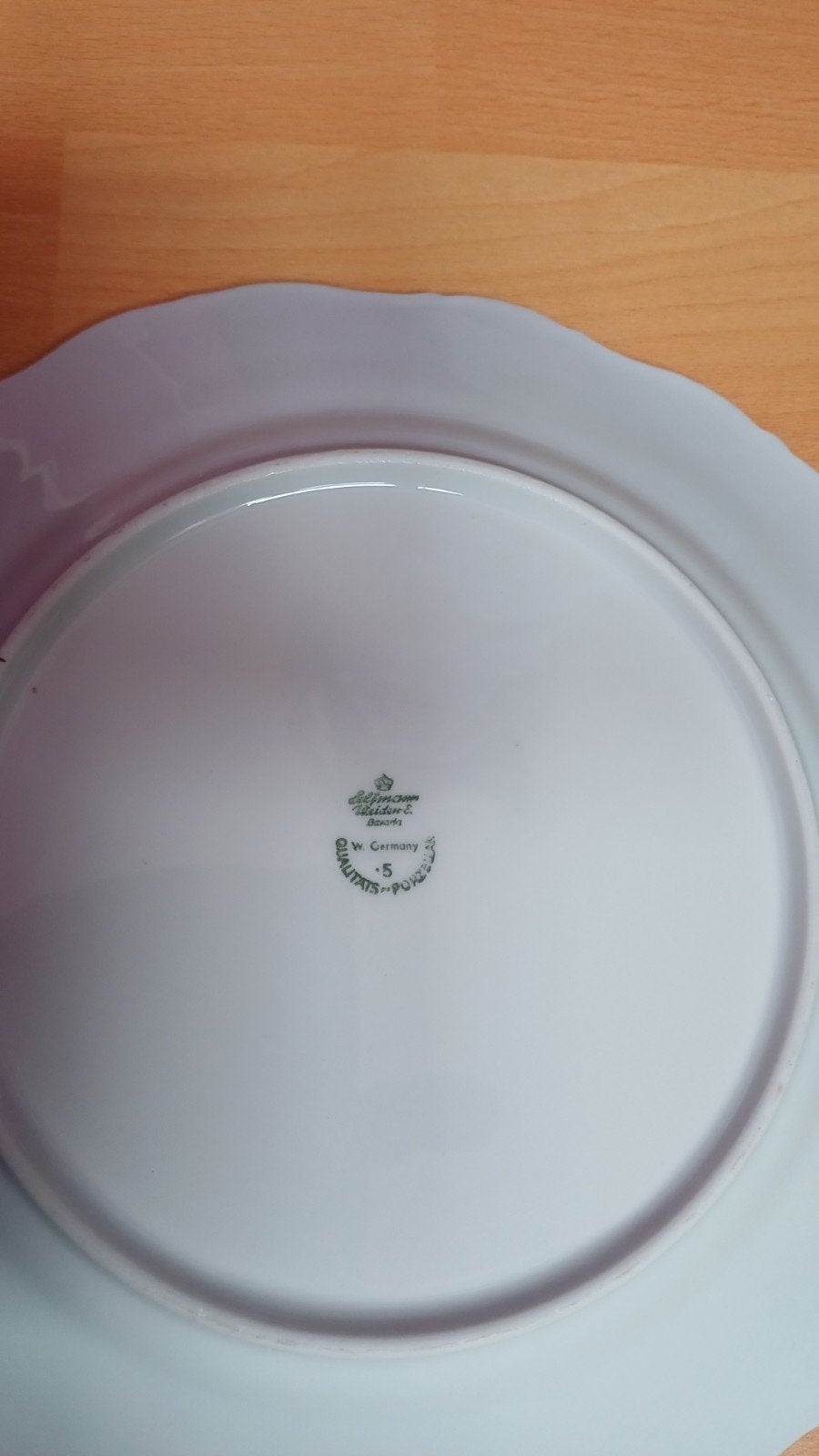 Hutschenreuther Bavaria
W. Germany
Qualitäts-Porzelein  c, Antiek en Kunst, Ophalen
