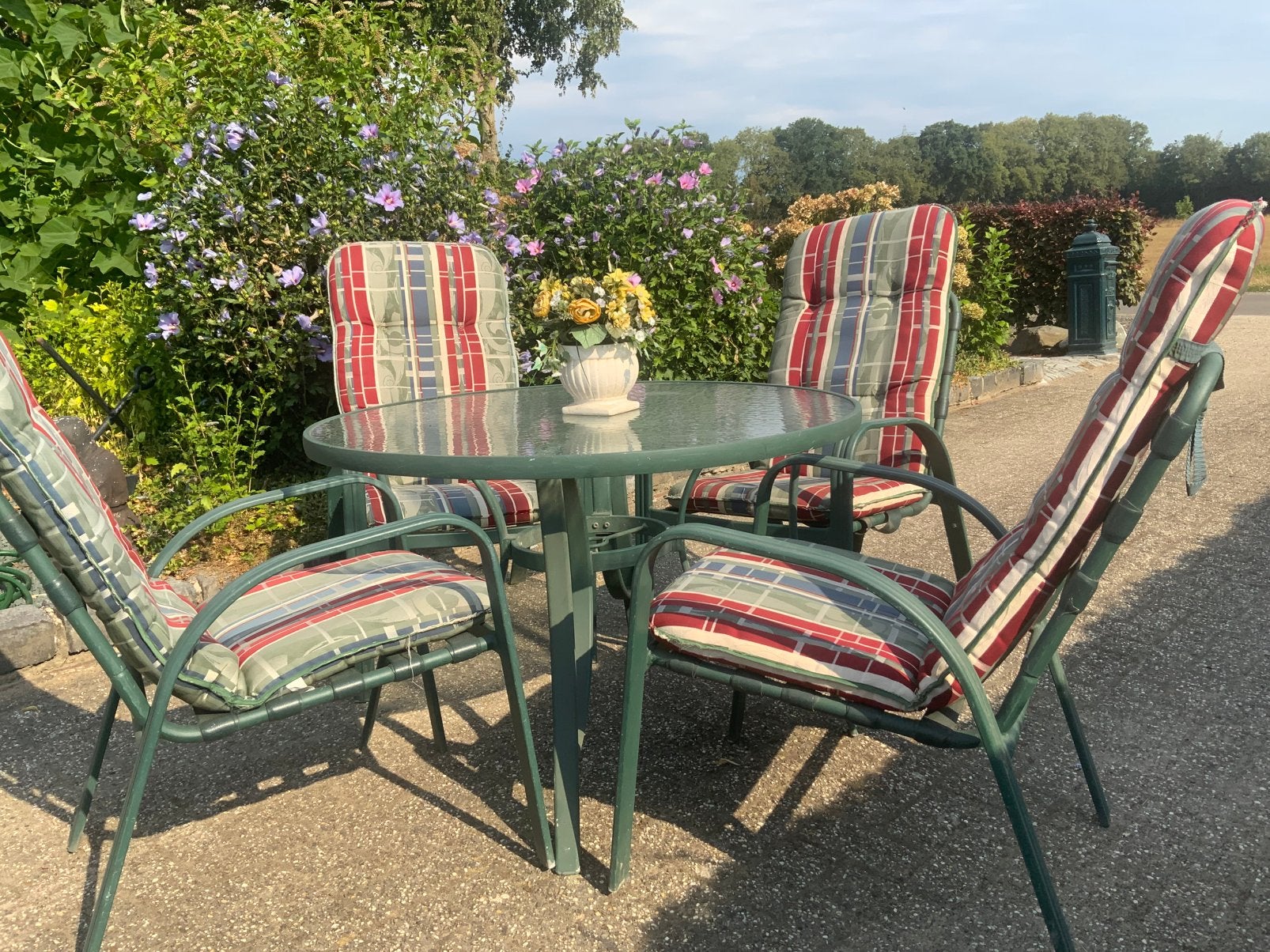 Tuinset 4 of 6 stoelen kussens  parasol wegens verhuizing, Ophalen, Zo goed als nieuw, Kunststof
