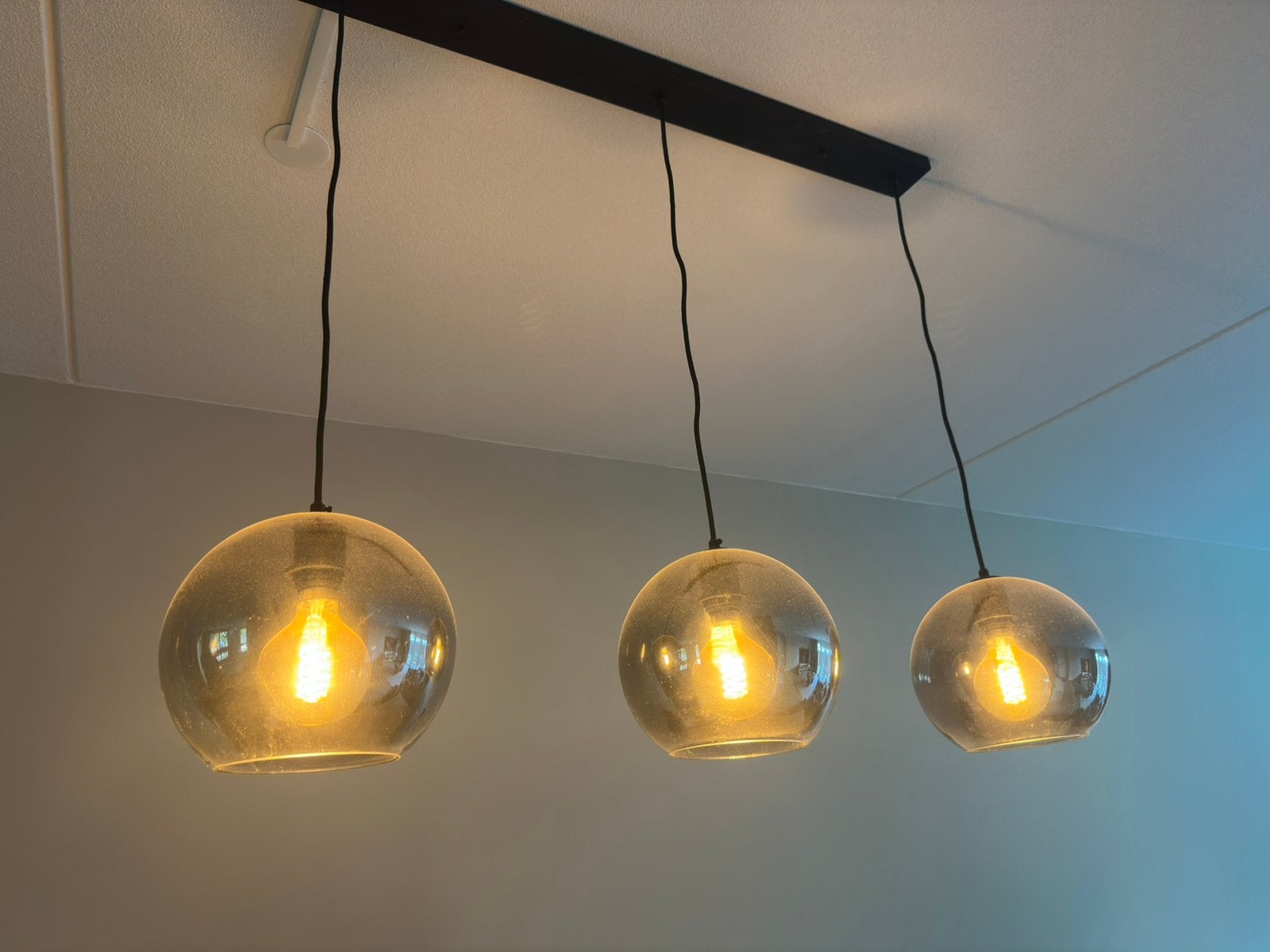 Eettafel lamp drie glazen bollen, Ophalen, Zo goed als nieuw, Glas