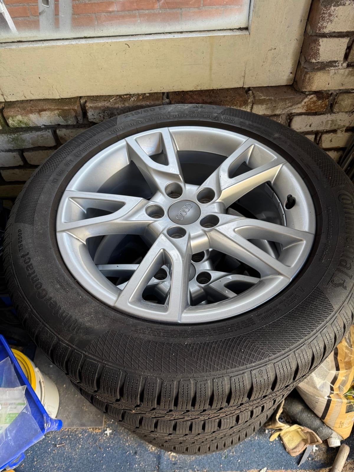 Continental banden met Audi velgen - 215/60/17, Auto-onderdelen, Ophalen, Banden en Velgen, 17 inch, Zomerbanden