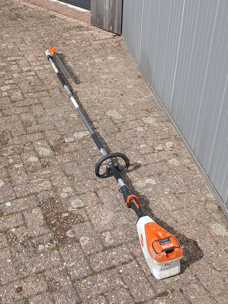 Verhuur Stihl Heggenschaar op steel (Accu), Ophalen of Verzenden, Accu