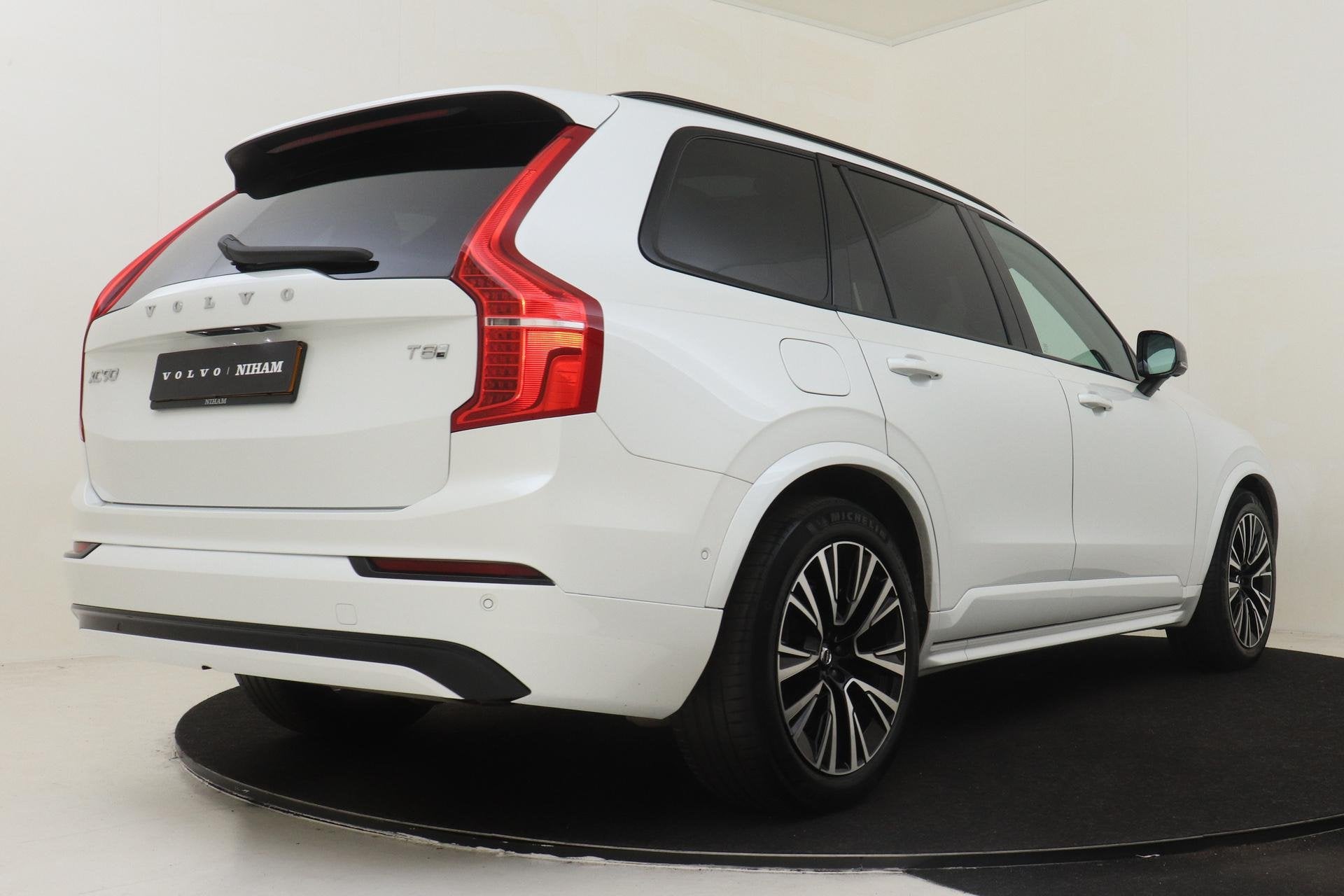 Volvo XC90 T8 PLUG-IN HYBRID AWD ULTRA DARK *FULL OPTIONS!*, 12 maanden, Gebruikt, Euro 6, 4 cilinders
