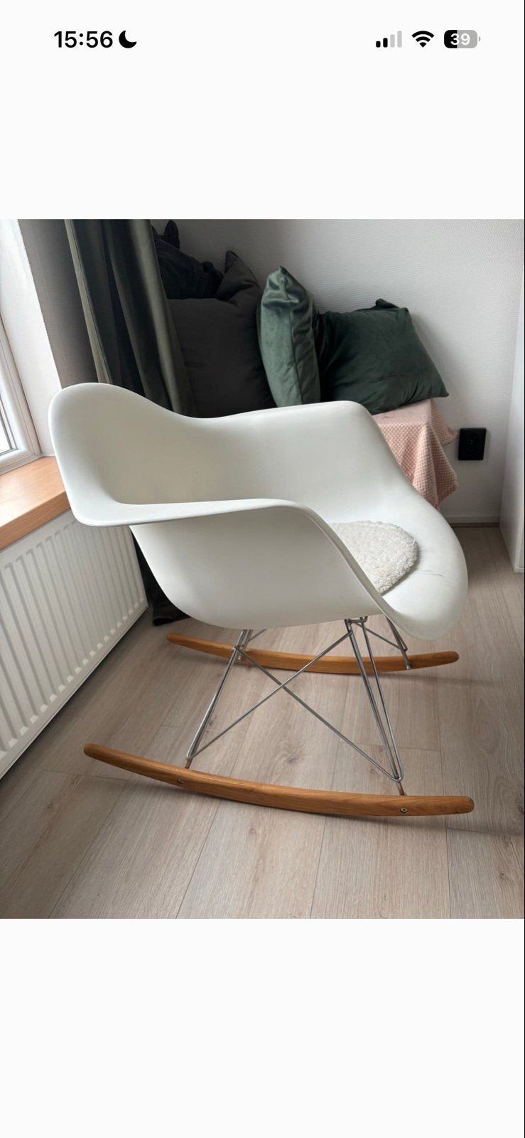Witte schommelstoel met houten en metalen onderstel, Huis en Inrichting, Ophalen, Wit, Zo goed als nieuw, Eén