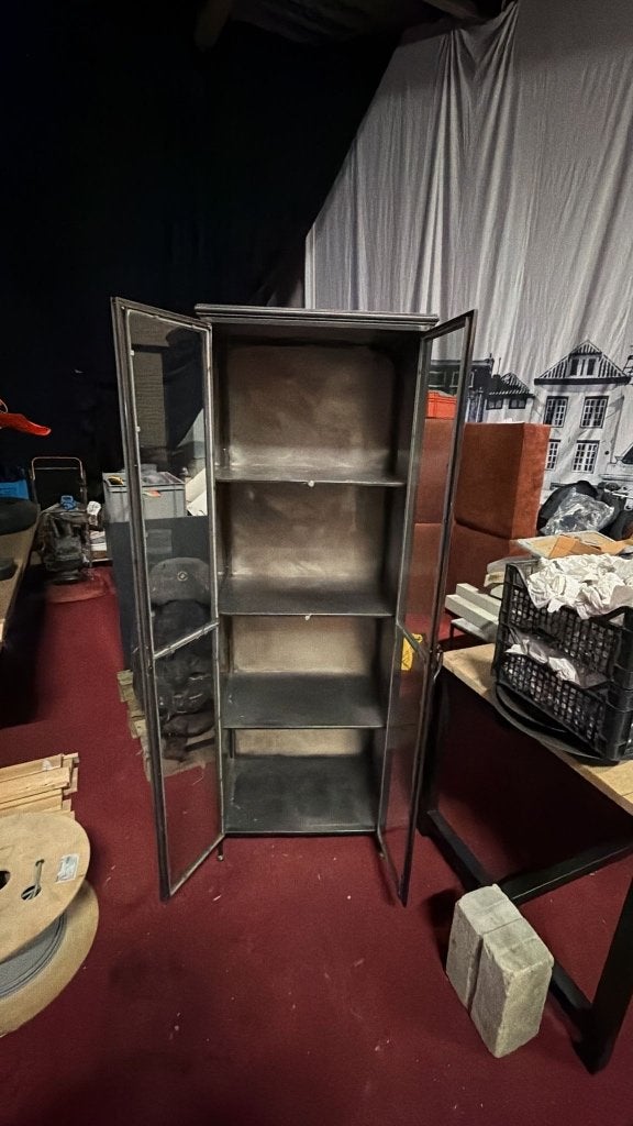 Kast / antieke kast / stalen, glazen kast, Ophalen
