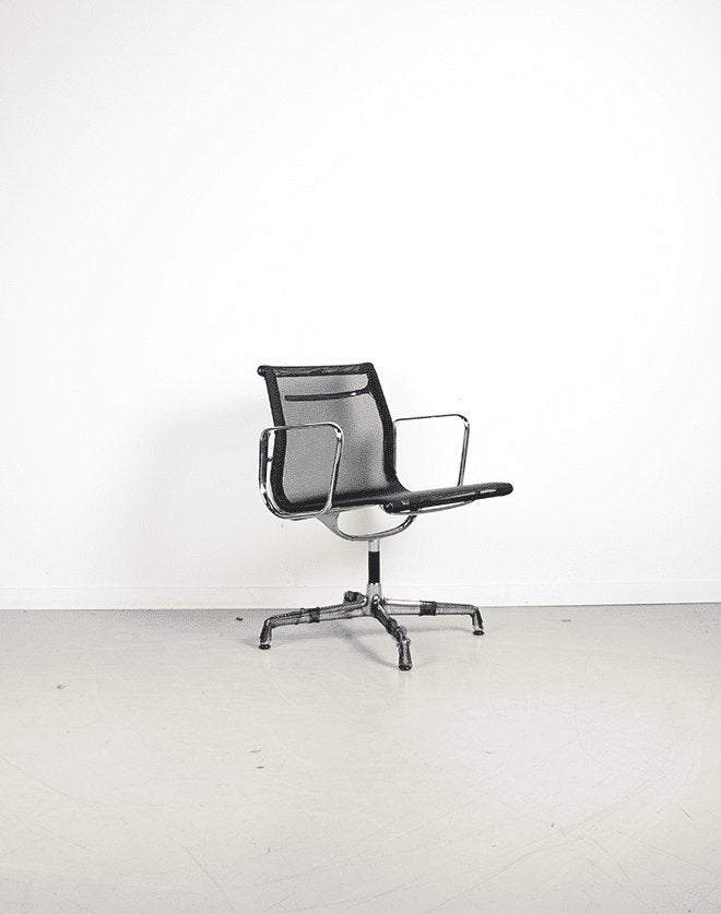 Vitra Eames EA 108 Stoel Zwart Netweave - Chroom