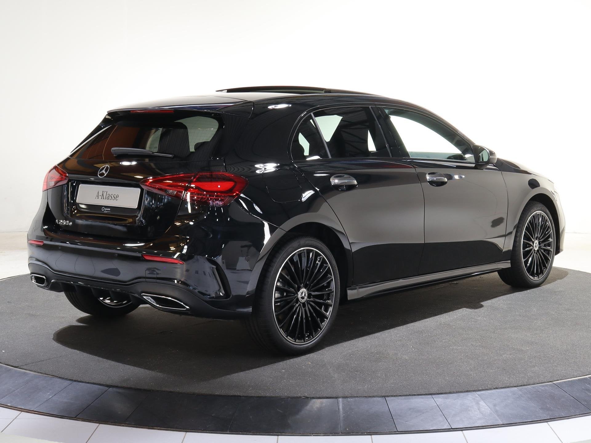 Mercedes-Benz A-Klasse 250e Business Solution AMG | Panorama, Auto's, Mercedes-Benz, 4 cilinders, Automatische klimaatregeling