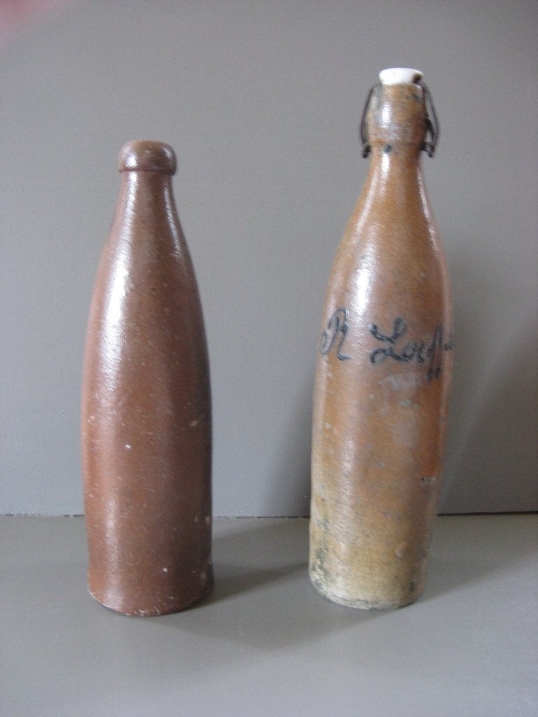 Twee steengoed flessen decoratie oud geen bodemvondst, Antiek en Kunst, Antiek | Keramiek en Aardewerk, Ophalen of Verzenden
