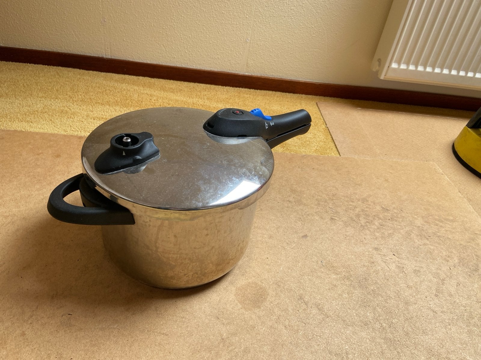 Roestvrijstalen Snelkookpan - Gebruikt, Huis en Inrichting, Ophalen, Snelkookpan, Gebruikt, Met deksel