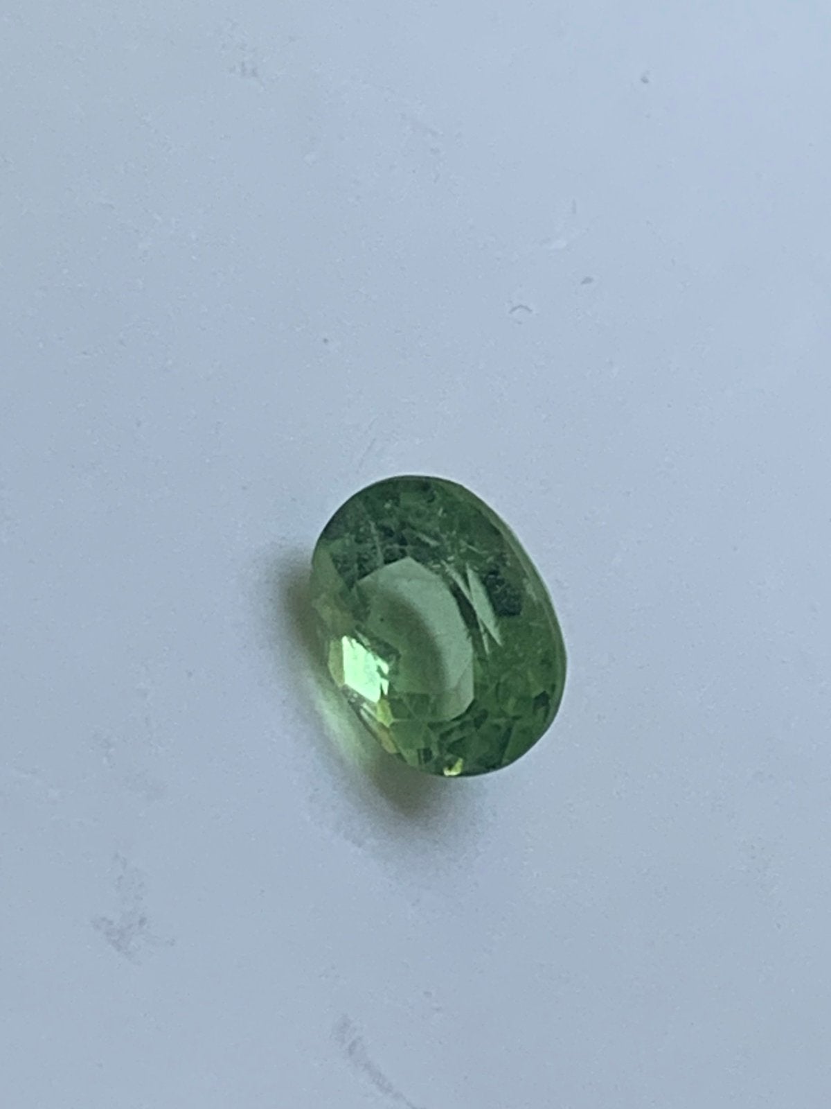 Prachtige edelsteen olivijn peridot 5,68 crt met certificaat, Ophalen of Verzenden, Zo goed als nieuw