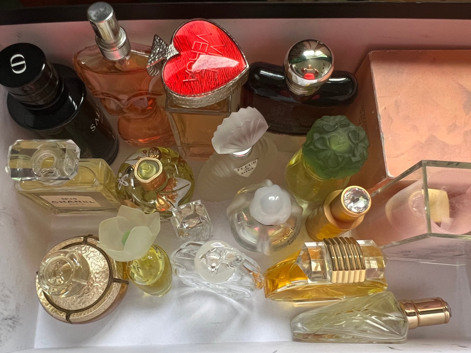 Decoratie flacon’s en lege flessen Parfum, Verzamelen, Ophalen, Zo goed als nieuw, Parfumfles