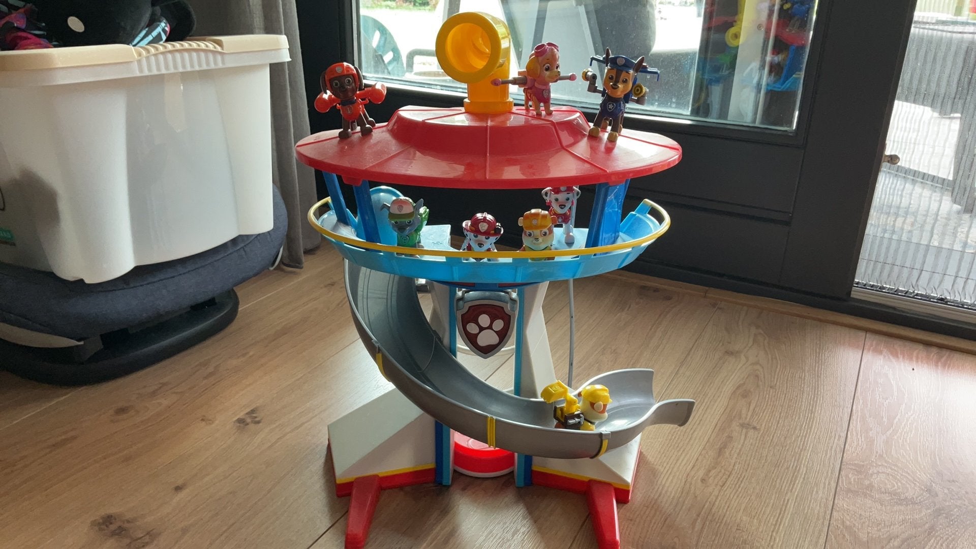 Paw patrol huis met 8 hondjes, Ophalen, Gebruikt