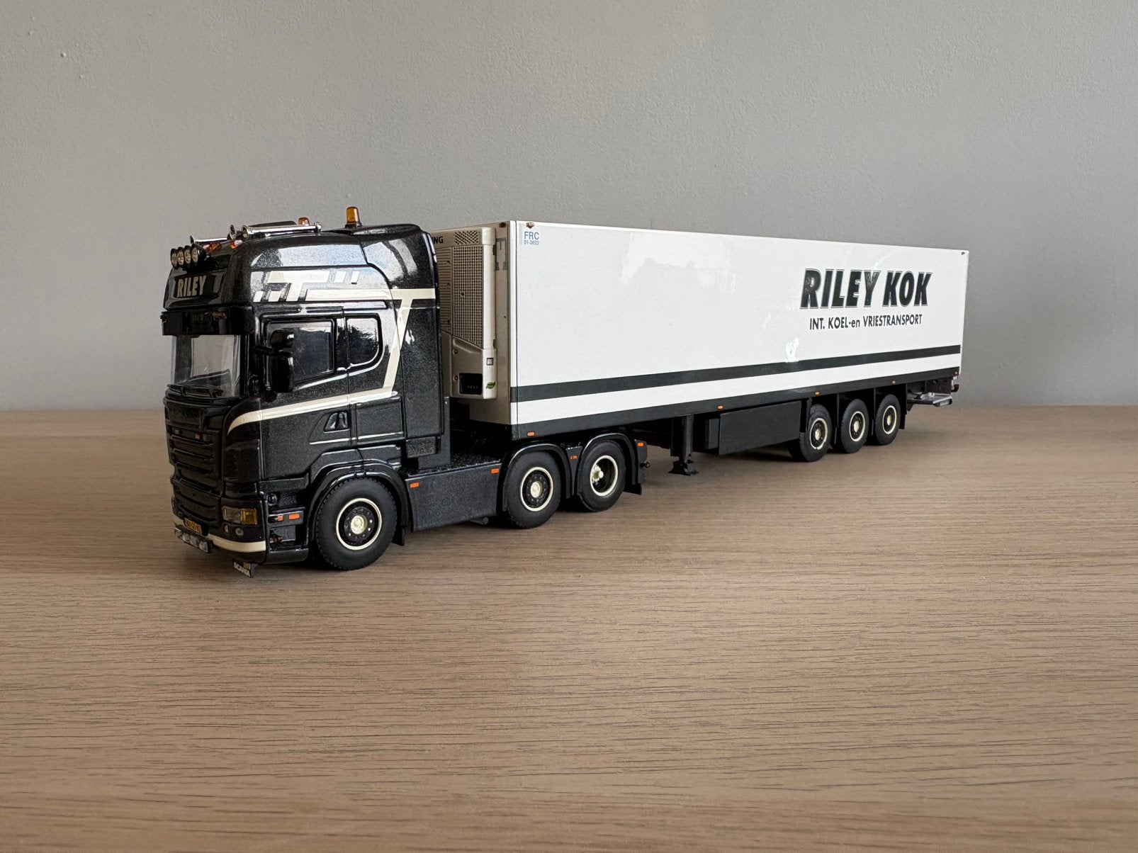 Wsi Scania R6 Topline 6x2 Riley Kok, Ophalen of Verzenden, Nieuw, Bus of Vrachtwagen, Wsi