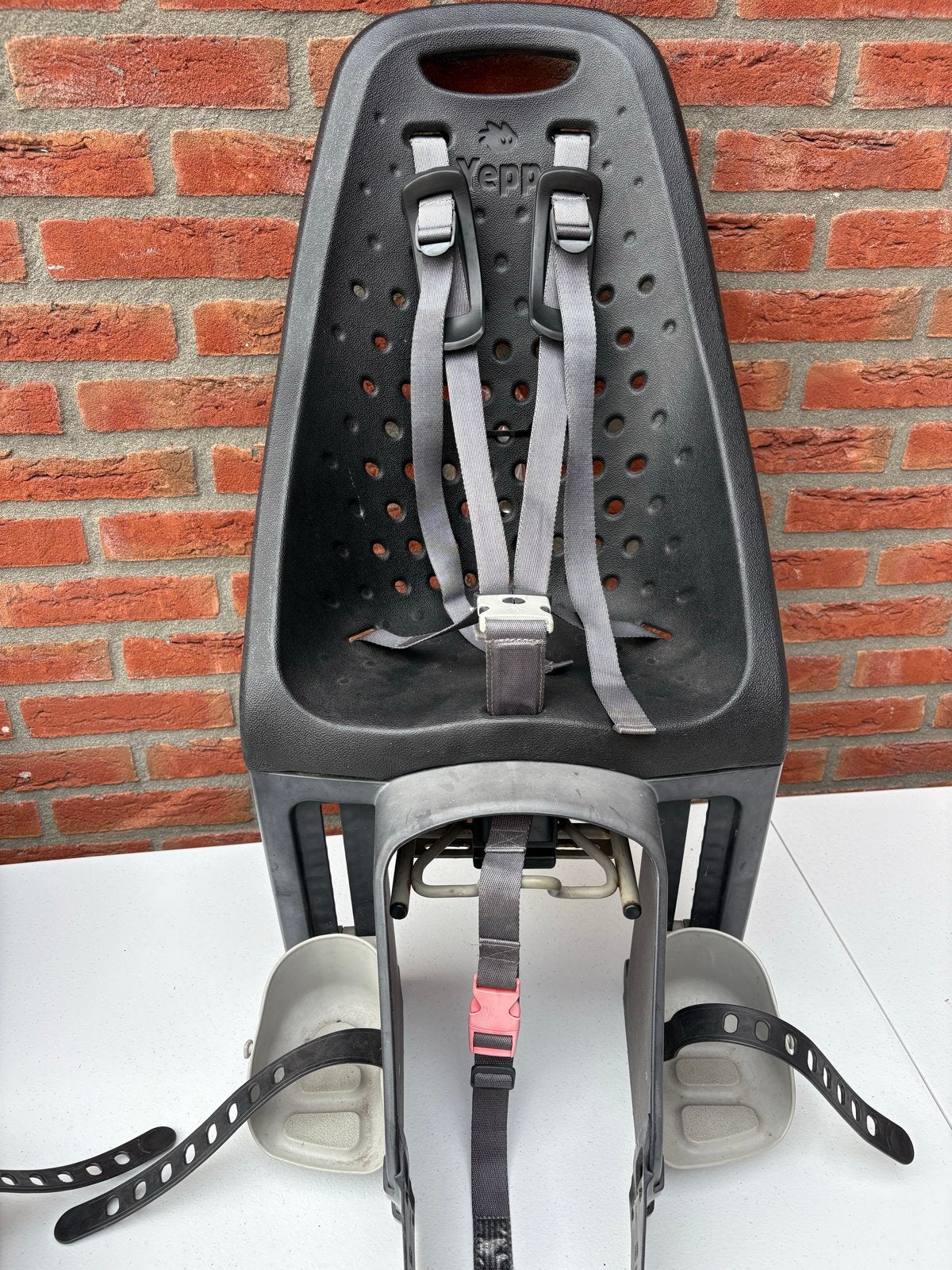 Yepp Fietsstoeltje Achterzitje Zwart met Gordels, Ophalen, Achterzitje, 9 t/m 36 kg, Gebruikt