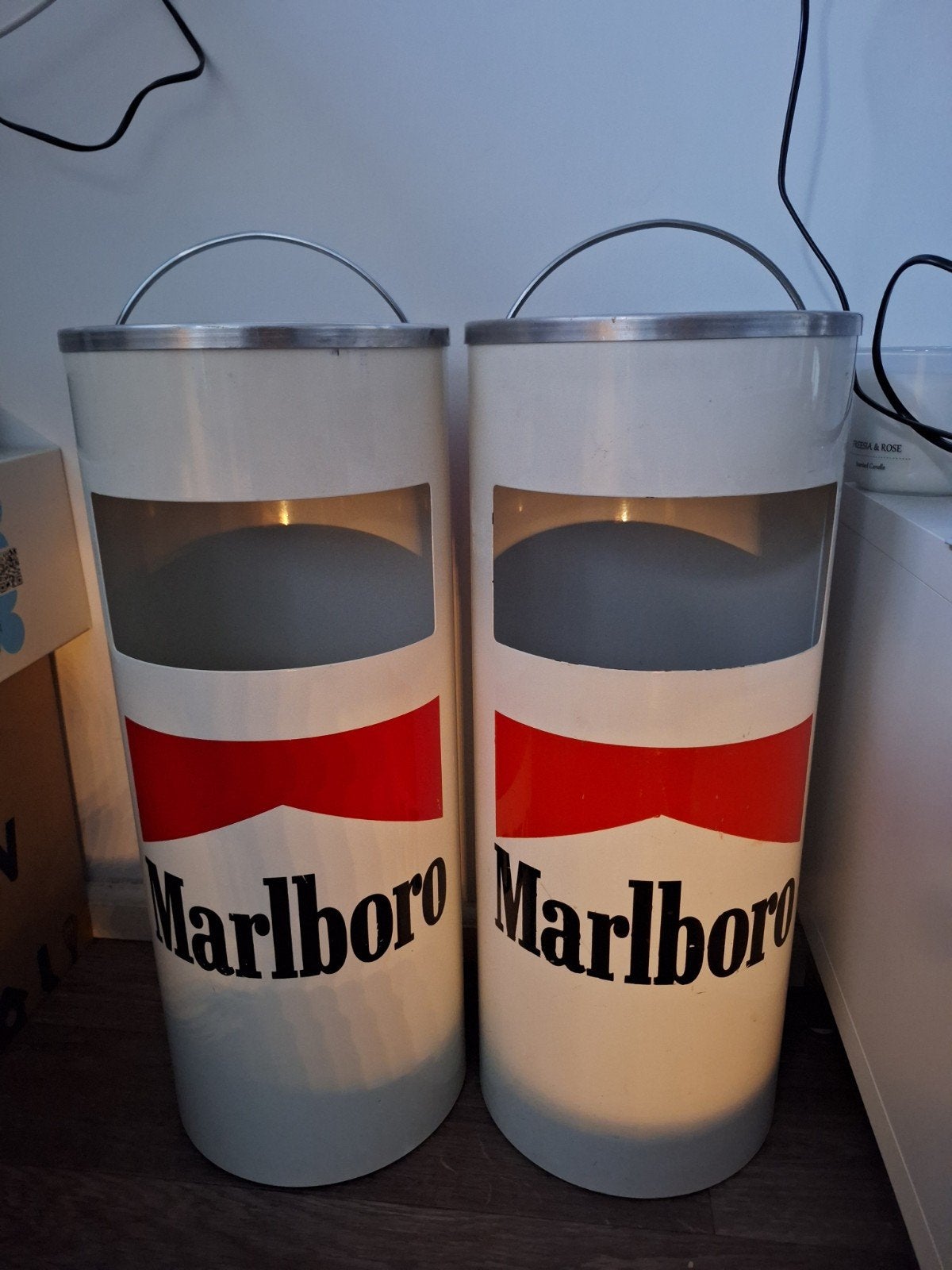 Marlboro Asbak/Prullenbak, Ophalen