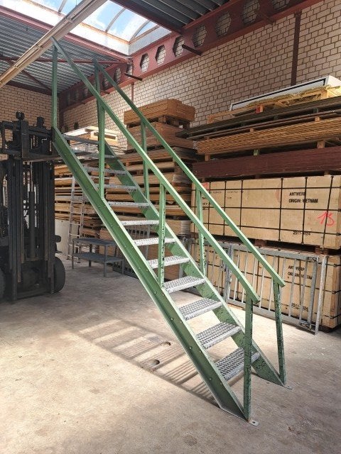 stalen trap met 12 rooster treden en leuning 70x230 cm, Ophalen, Gebruikt