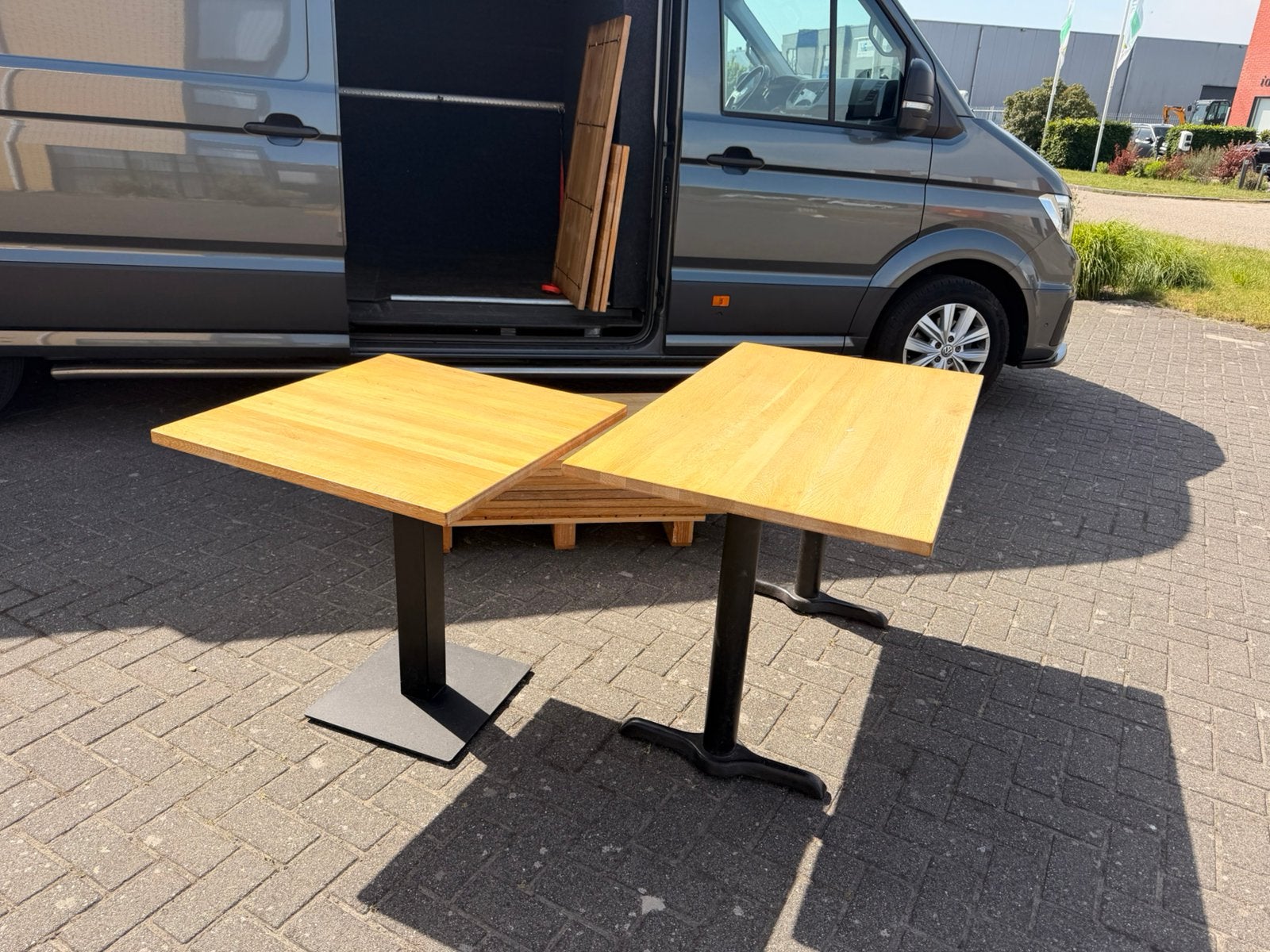 Eettafels 70x70 en 120x70 massief hout tafels cafe bar, Huis en Inrichting, Tafels | Eettafels, Cafe bar kroeg toog bistro cafetaria