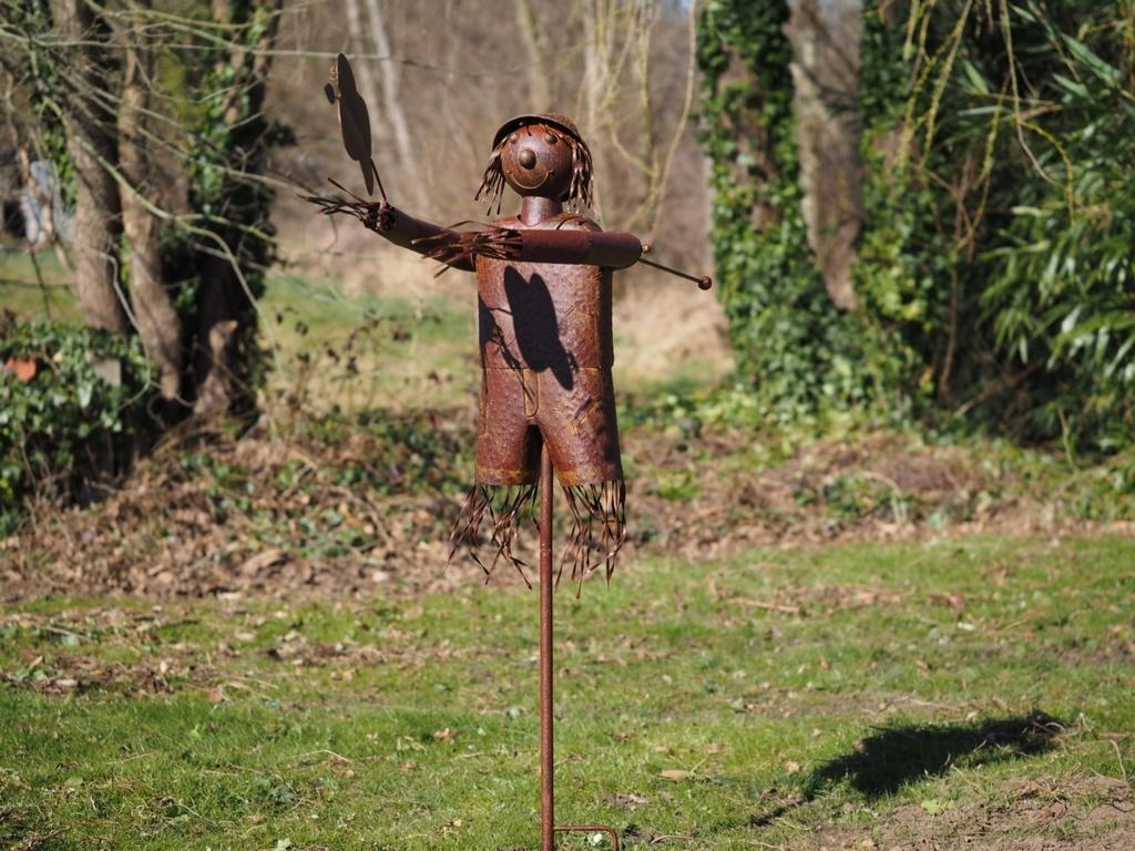 VOGELVERSCHRIKKER / metaal /man met vlinder, Tuin en Terras, Tuinbeelden, Nieuw, Metaal, Info@huisentuindecoratiemarie.nl, Mensenbeeld