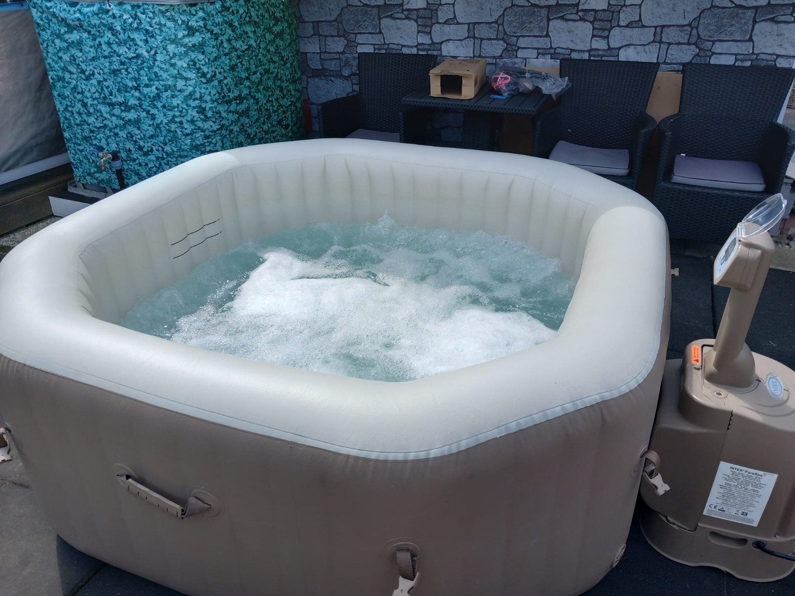 Intex Jacuzzi 4 personen, Ophalen, Gebruikt, Afdekzeil, Opblaasbaar