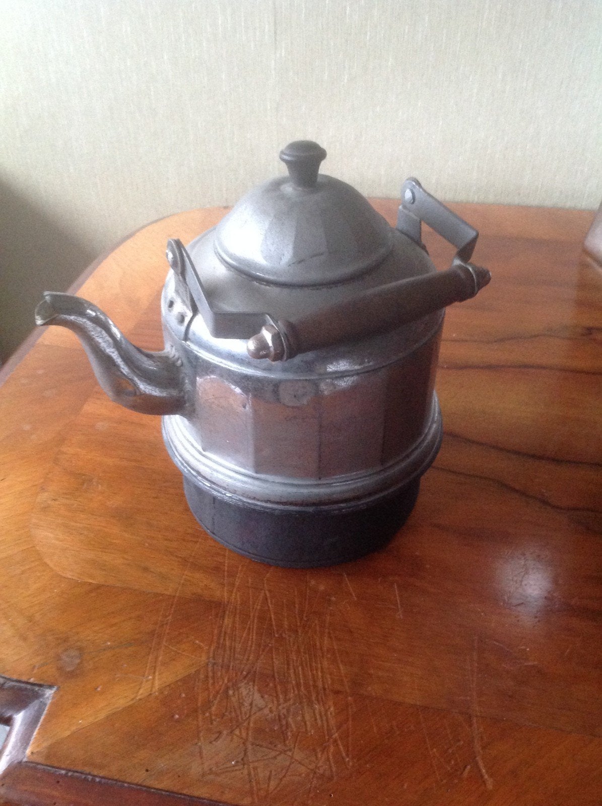 Vintage aluminium waterketel met houten handvat, Antiek en Kunst, Ophalen