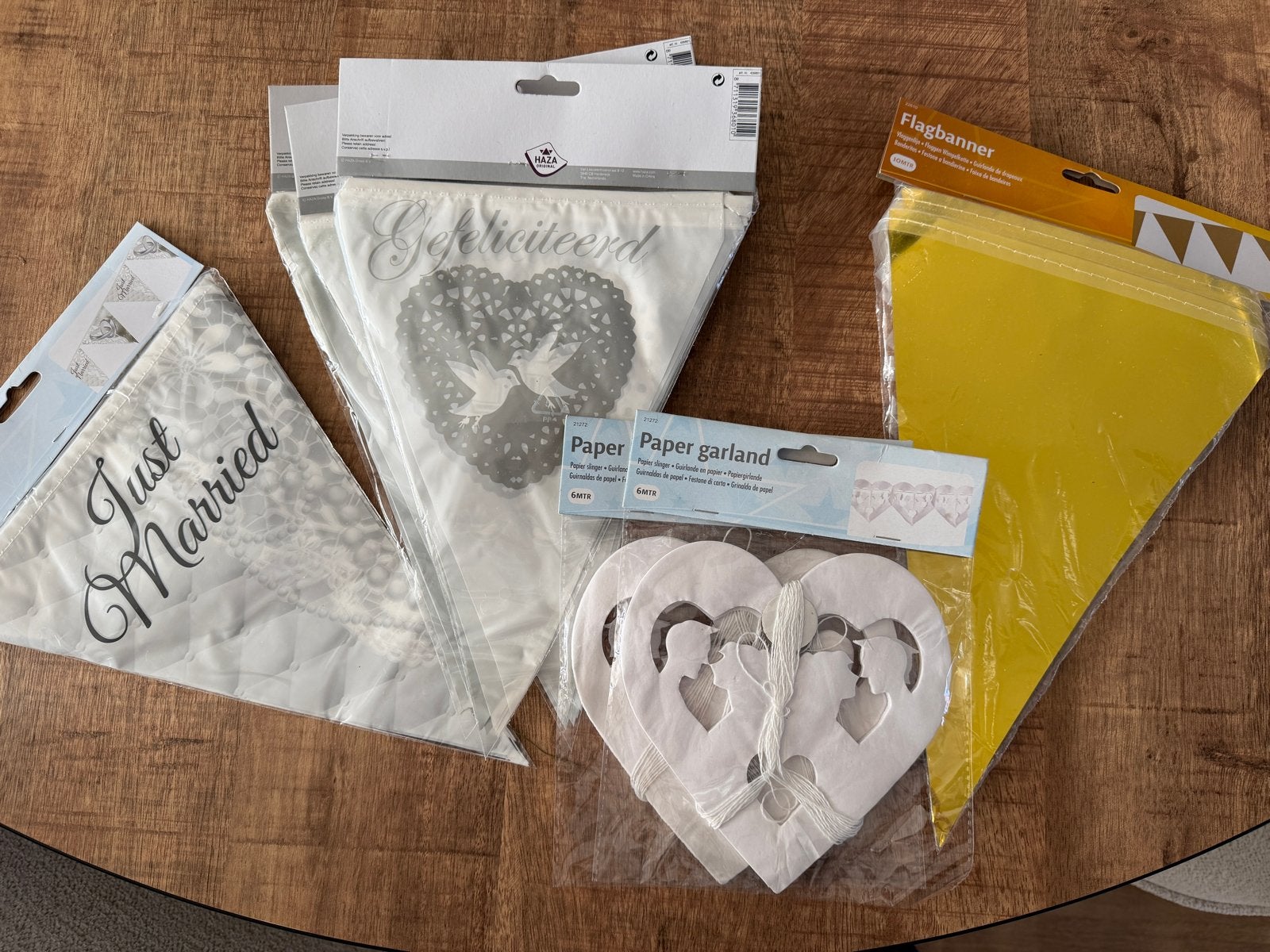 Nieuwe slingers voor trouwerij - Just Married & Gefeliciteer, Hobby en Vrije tijd, Ophalen, Nieuw, Versiering, Geboorte of Huwelijk