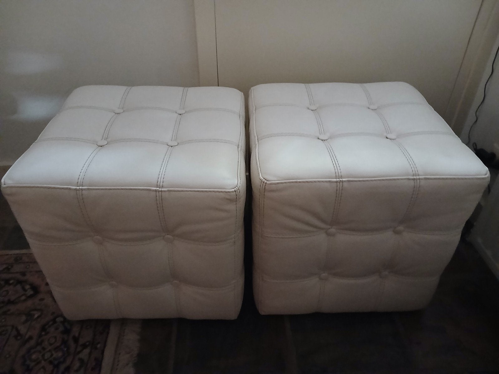 Leren poefs/bijzettafel/ extra zitstoel, Ophalen, Minder dan 50 cm, Zo goed als nieuw, Vierkant