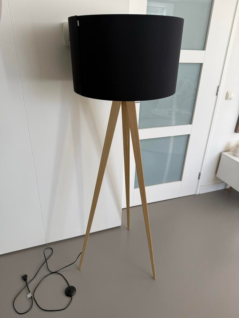 Zuiver Tripod vloerlamp houten frame en zwart stoffen kap, Ophalen, Gebruikt, Scandinavisch, 150 tot 200 cm