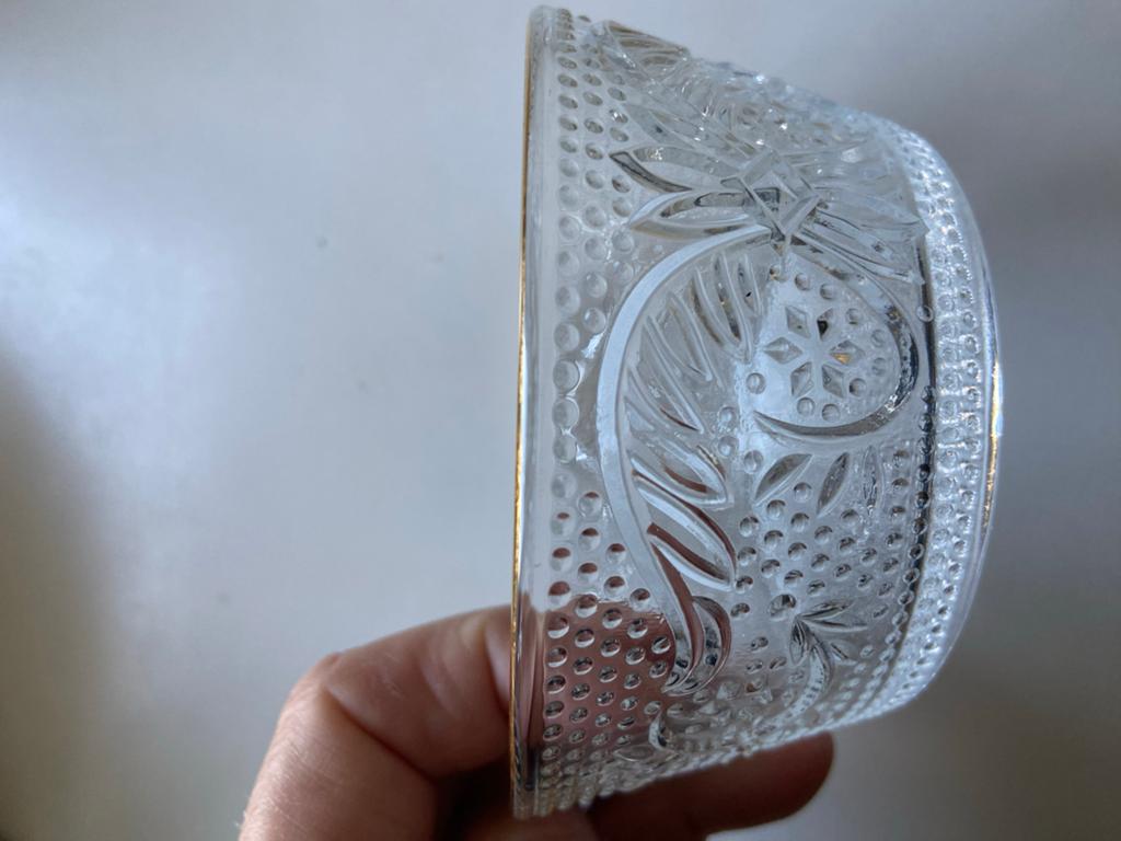 Decoratief Bonbonschaaltje van Glas met Gouden Rand, Antiek en Kunst, Antiek | Glas en Kristal, Ophalen of Verzenden